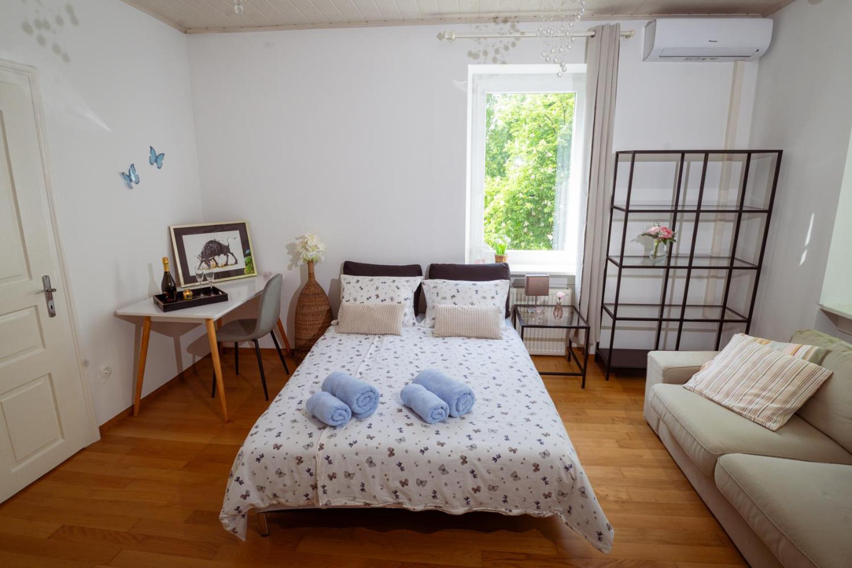 Riverview Residence-with Parking Apartman *