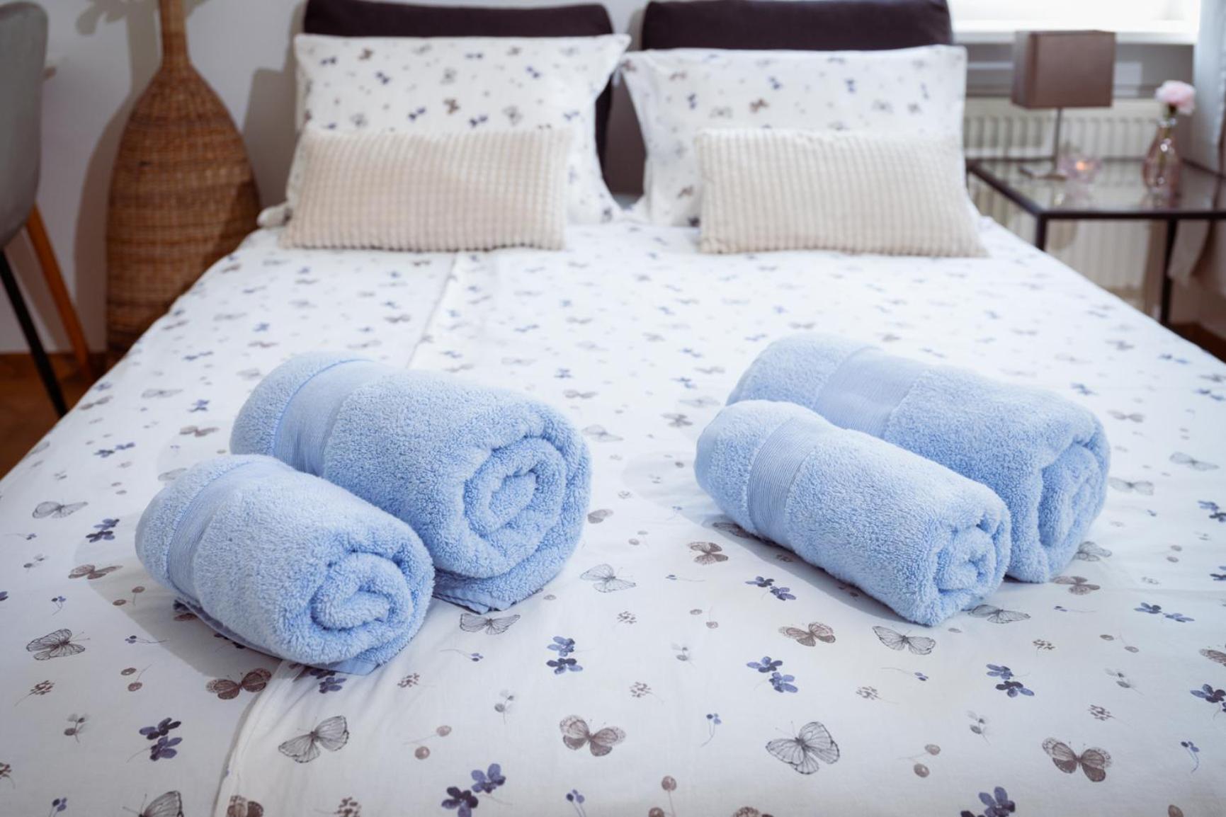 Riverview Residence-with Parking Apartman