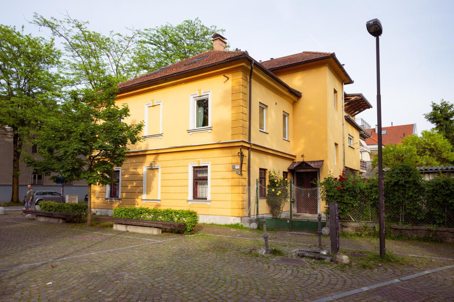 Riverview Residence-with Parking